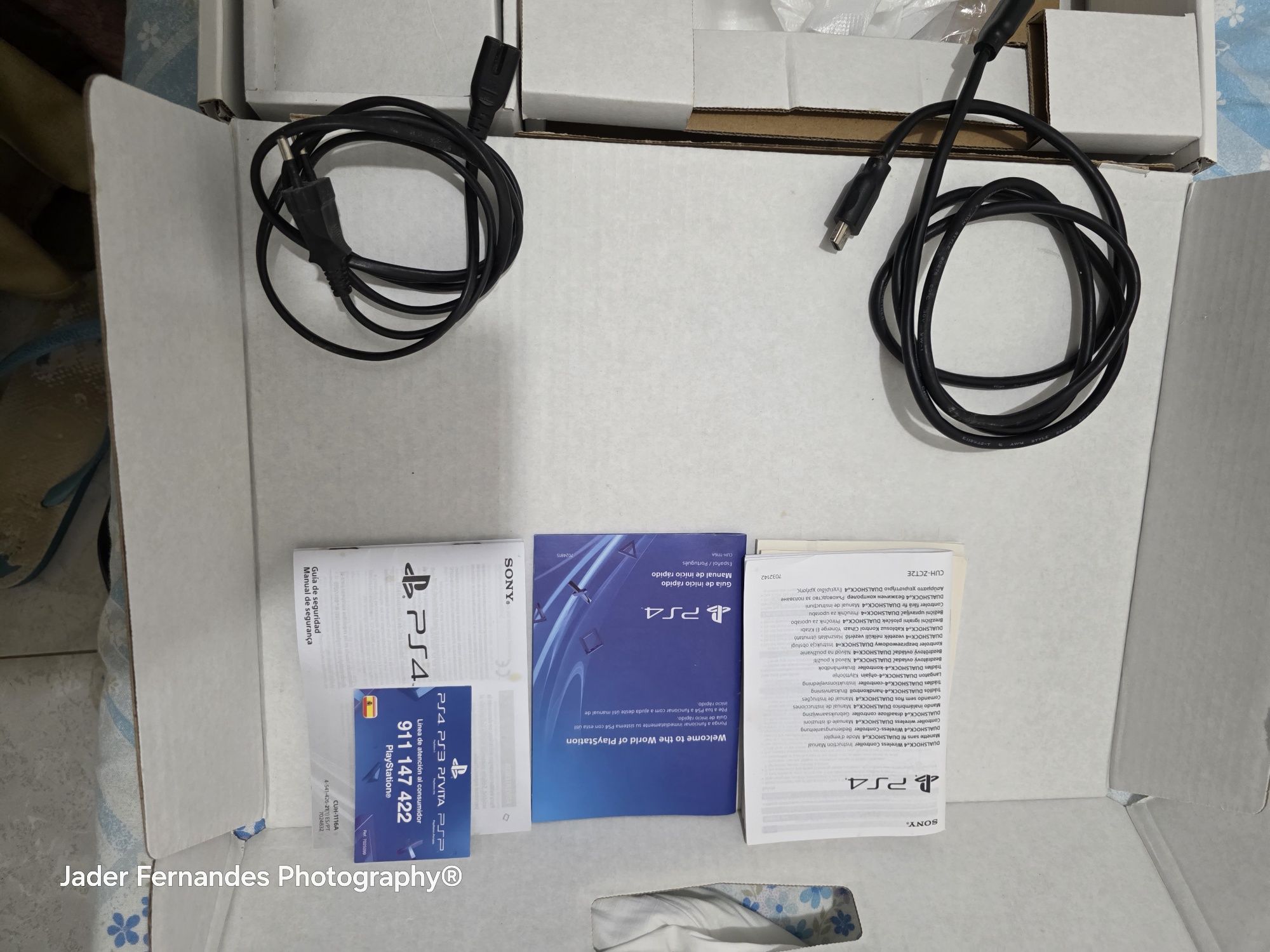 Ps4 fat (apenas a caixa e assessorios)