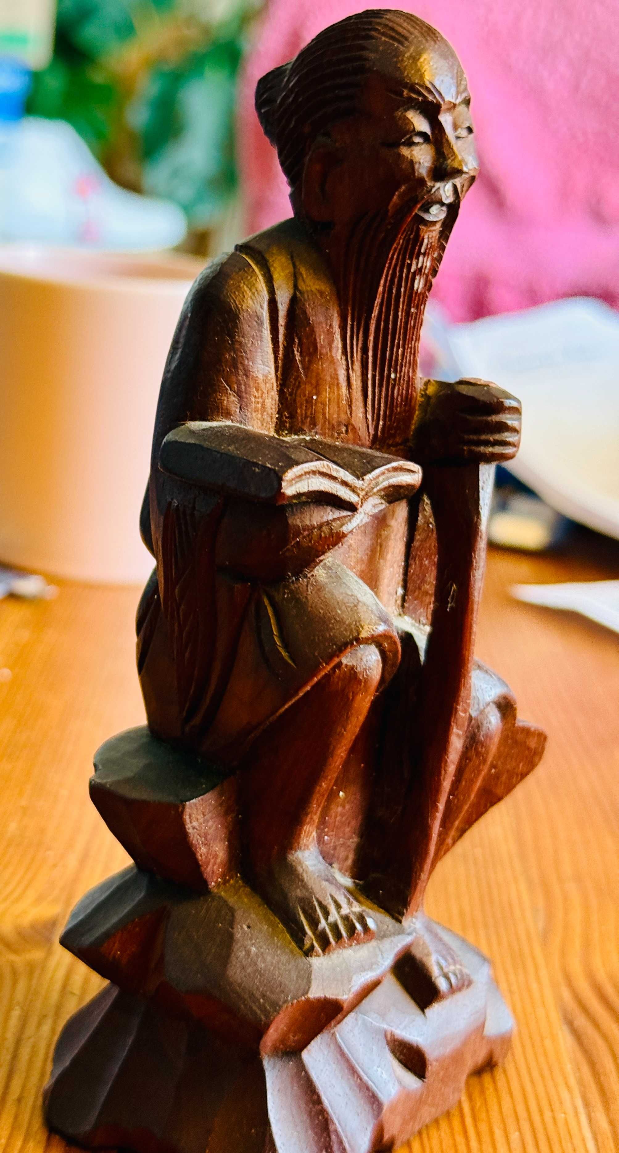egzotyczne drewno. Figurka, rękodzieło.