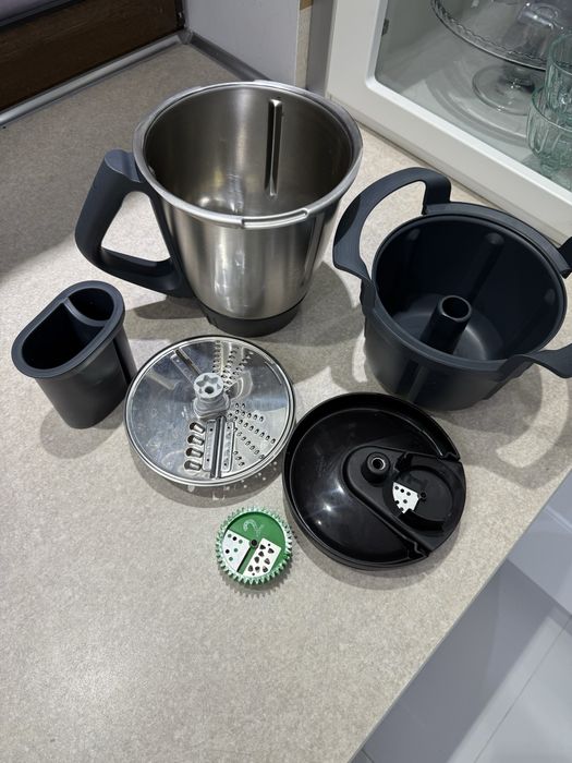 11 miesieczny Tm6 z dodatkami( misa naklafka , noze,spiralizer nowe