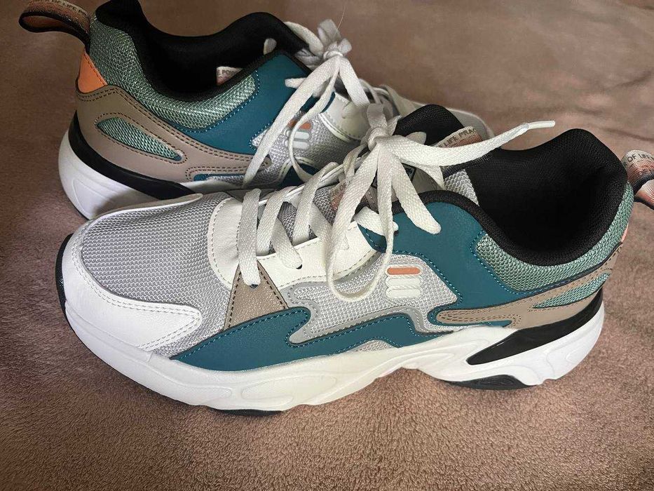 Кроссовки весна/лето/осень 41 размер