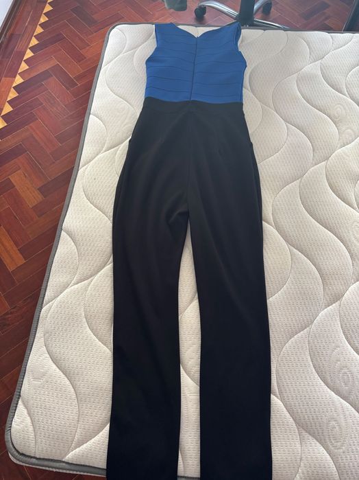 Fato macaco azul e preto