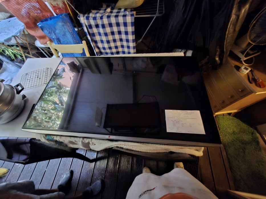 Televisão 3D lj com 2 comandos