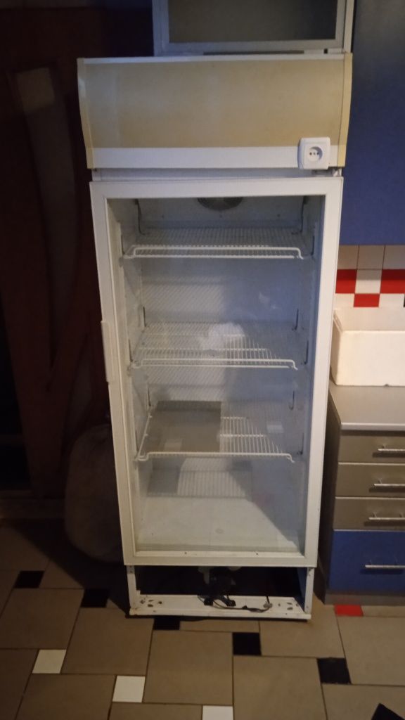 Холодильник витрина климатическая камера