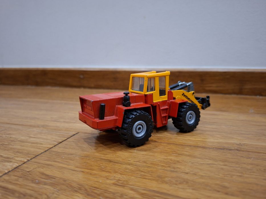 Model Siku 2366 Zettelmeyer ZL4002 ładowarka