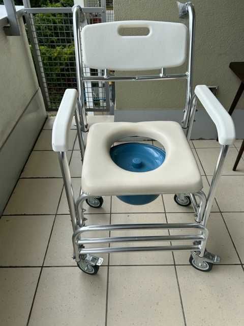 Nowy wózek dla chorego do transportu oraz kąpieli