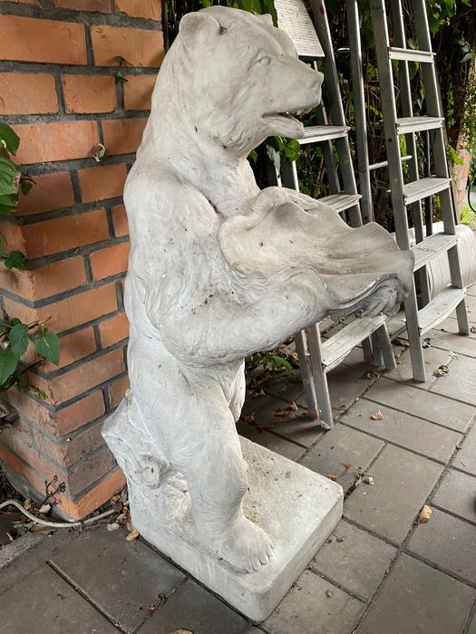 Marmurowa zabytkowa fontanna rzeźba