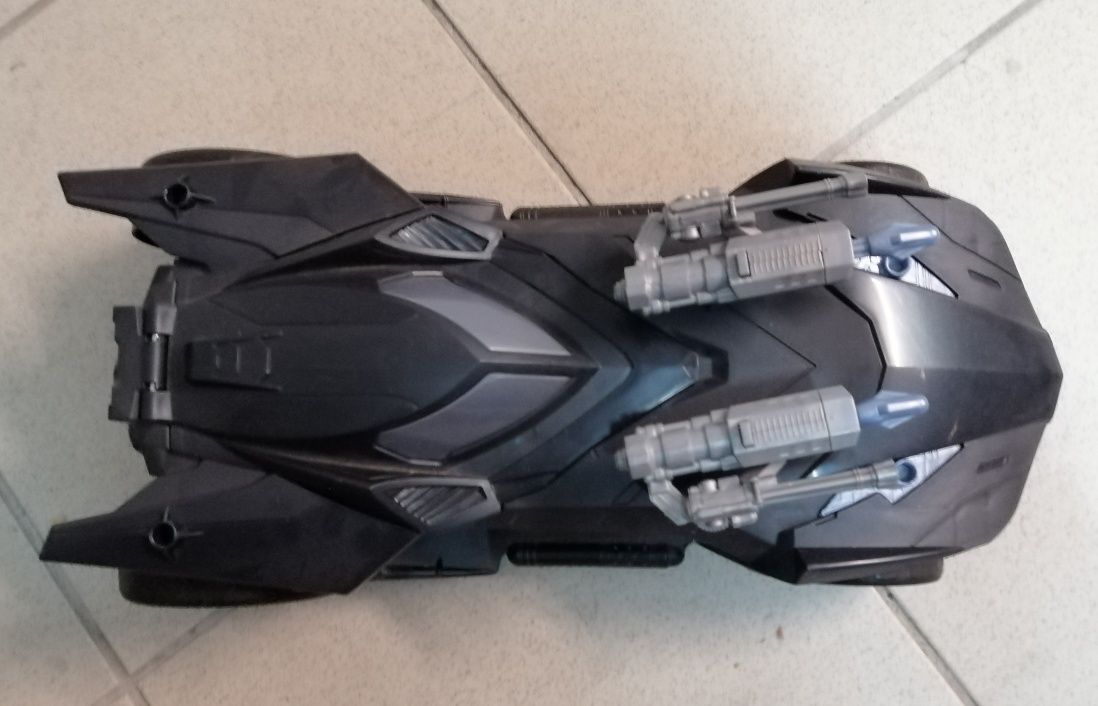Carro do Batman com armas