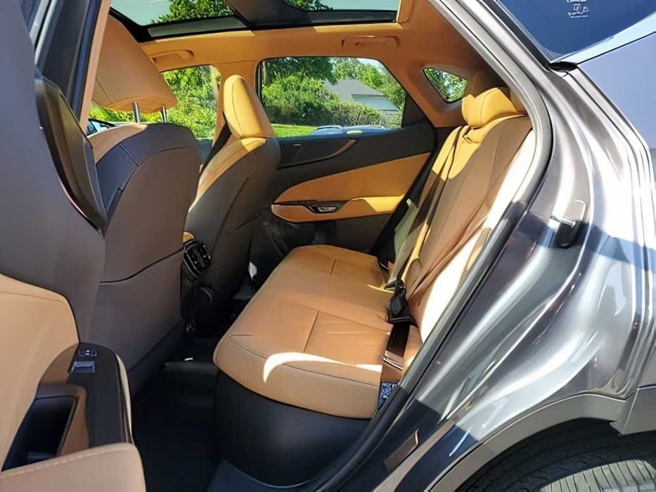 Lexus NX      2024