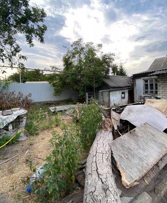 Продам будинок на 10 сотках вул.Черверта/ Романтиків