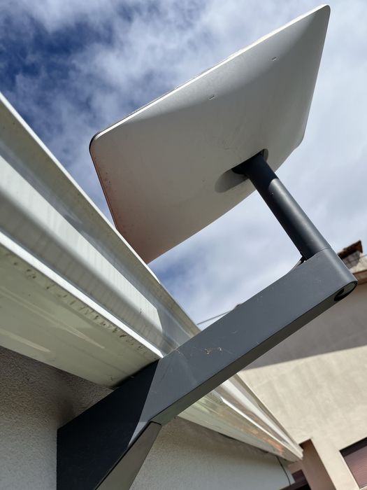 Antena Starlink “Standard” de 2ª geração com suporte de parede incluso