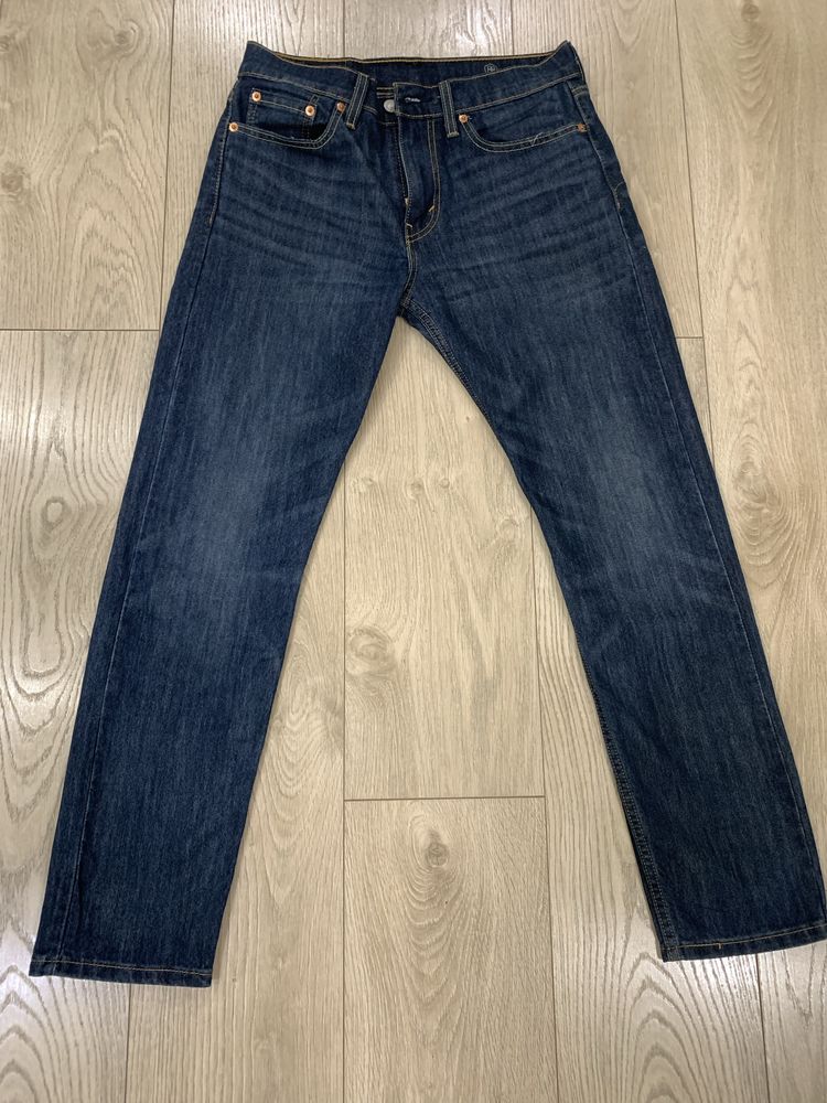 Levi’s 502 jeans