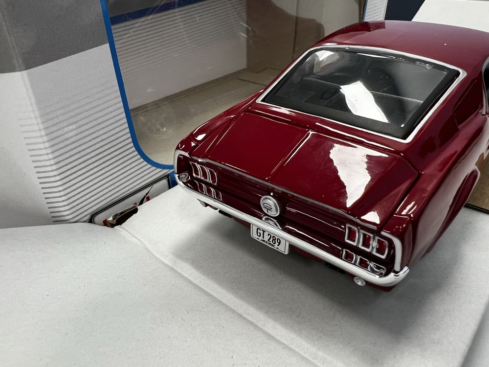 Model auta Ford Mustang GT 67 1:24