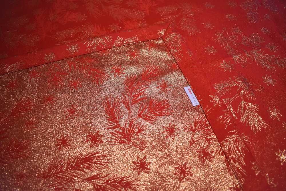 Obrus świąteczny czerwony dwustronny 140 x 180 cm