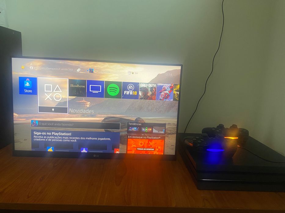 Ps4 pro 1TB com 2 comandos