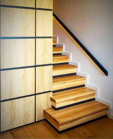 Дерев'яні сходи для дому з натуральних матеріалів