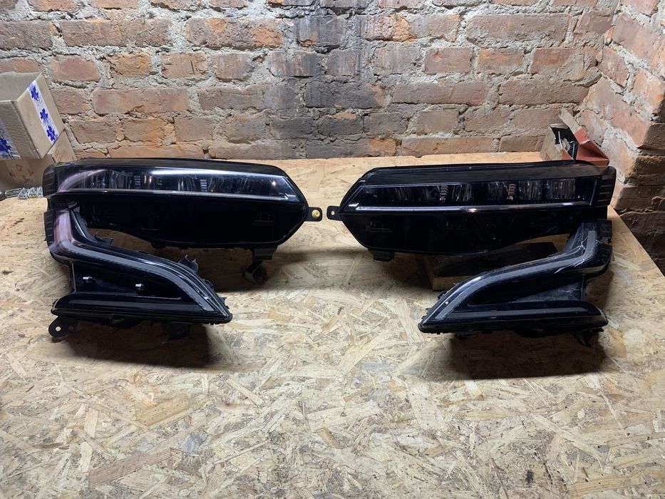 Фари ходові вогні led renault megane e-tech електро поламані кріплення