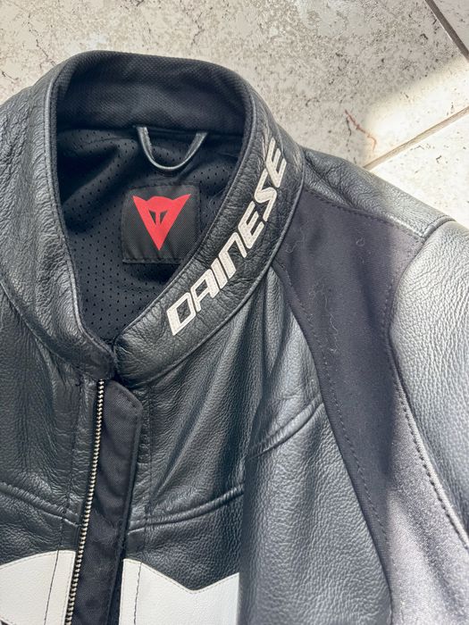Кожаная мото куртка Dainese
