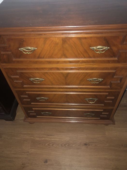 Comoda em madeira pura como nova