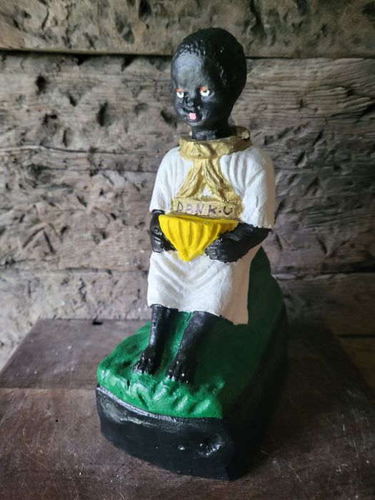 Stara skarbonka misyjna kiwająca głową skarbona