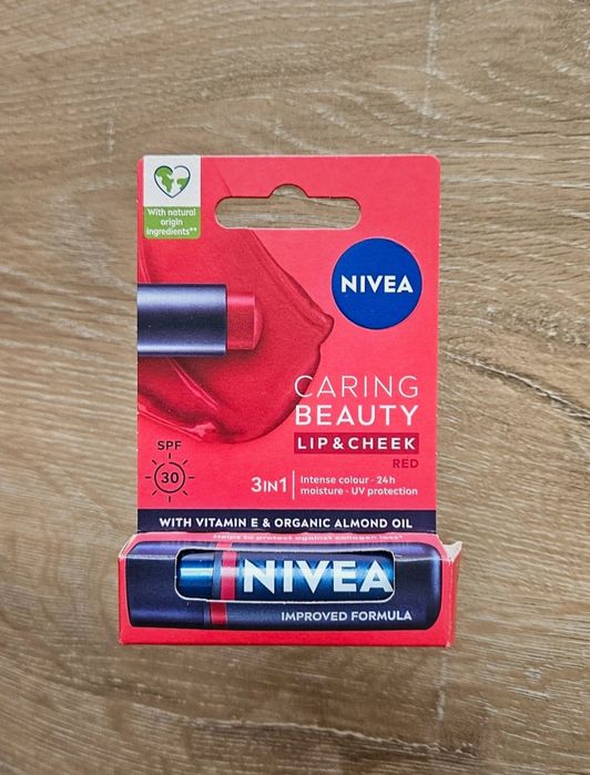 Pomadka do ust Nivea Red