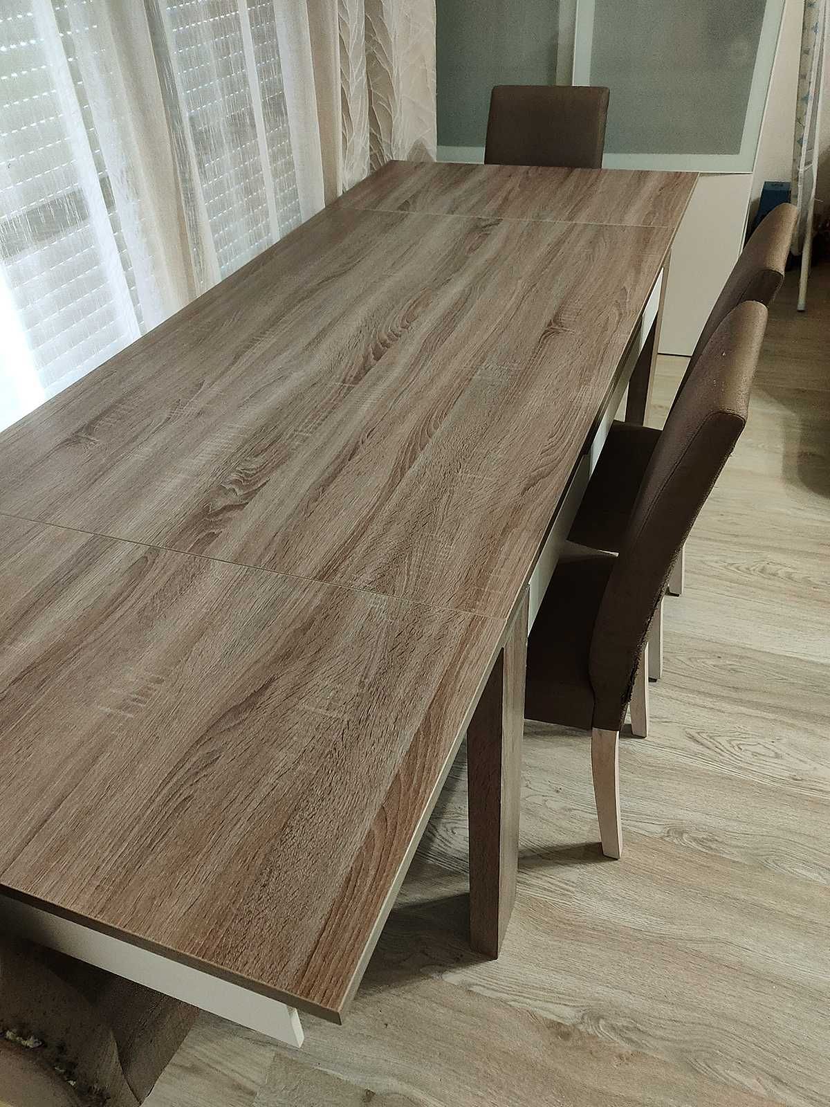 Conjunto de Mesa Extensível e 4 Cadeiras