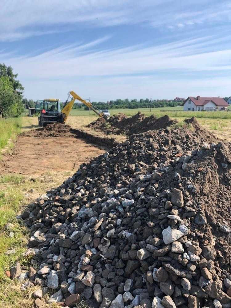 Budowa dróg dojazdowych, budowa i utwardzanie terenu,  Prace drogowe.
