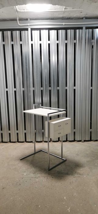 Komoda Petite Coiffeuse, proj. Eileen Gray, Ikona DESIGNU!