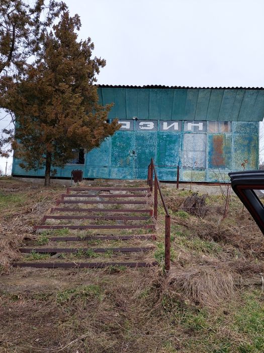 Під розбірку магазин.