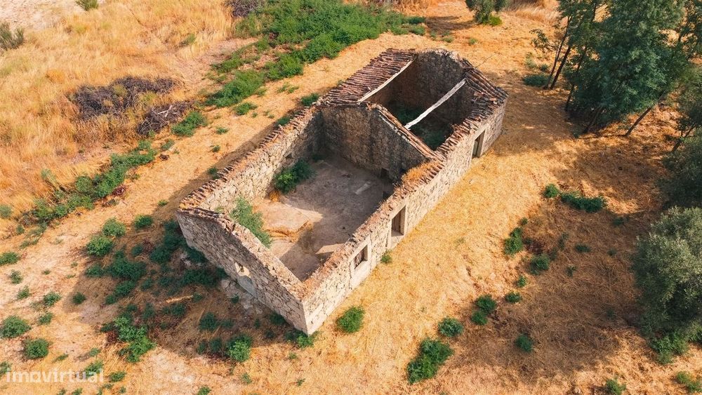 Quinta para venda com casa de habitação para recuperar
