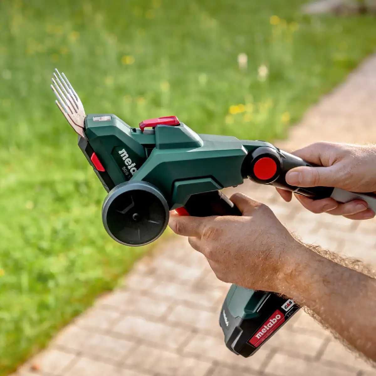 Nożyce do trawy akumulatorowe SGS 18 LTX Q
