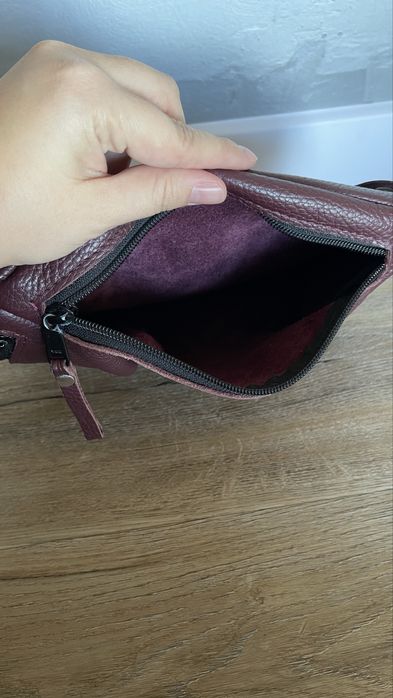 Шкіряна сумка-бананка