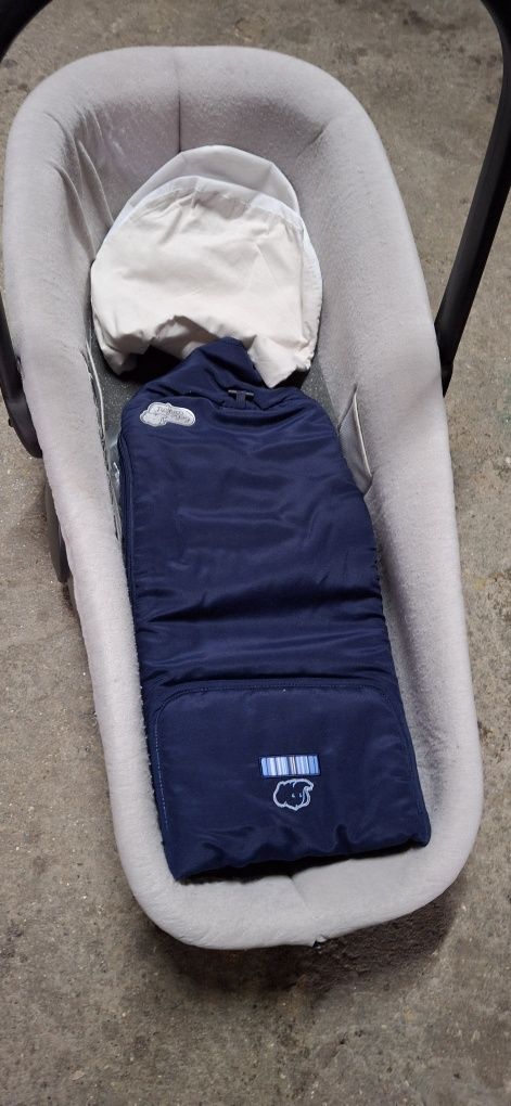 2 camas de bebe e cama para carrinho