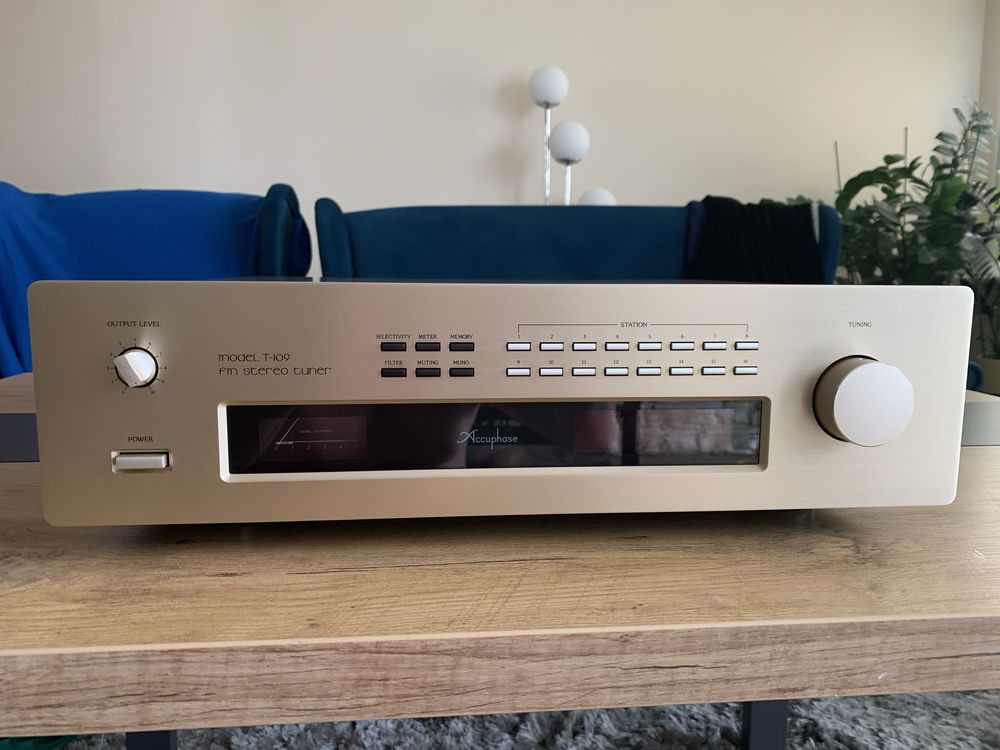 Tuner Accuphase T-109