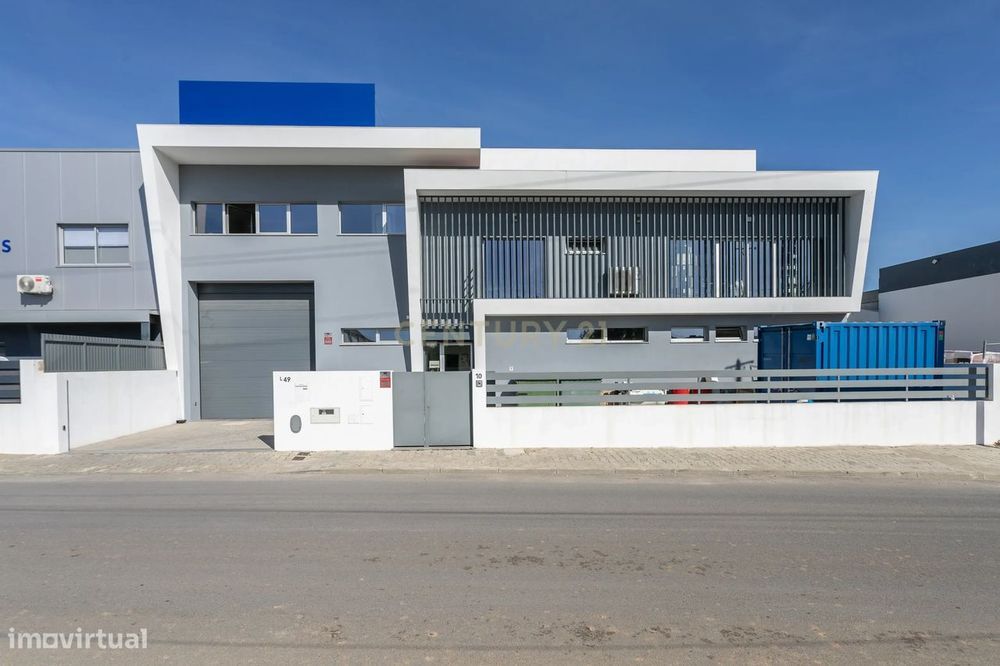 Armazém Industrial 599m2 no Casal do Marco