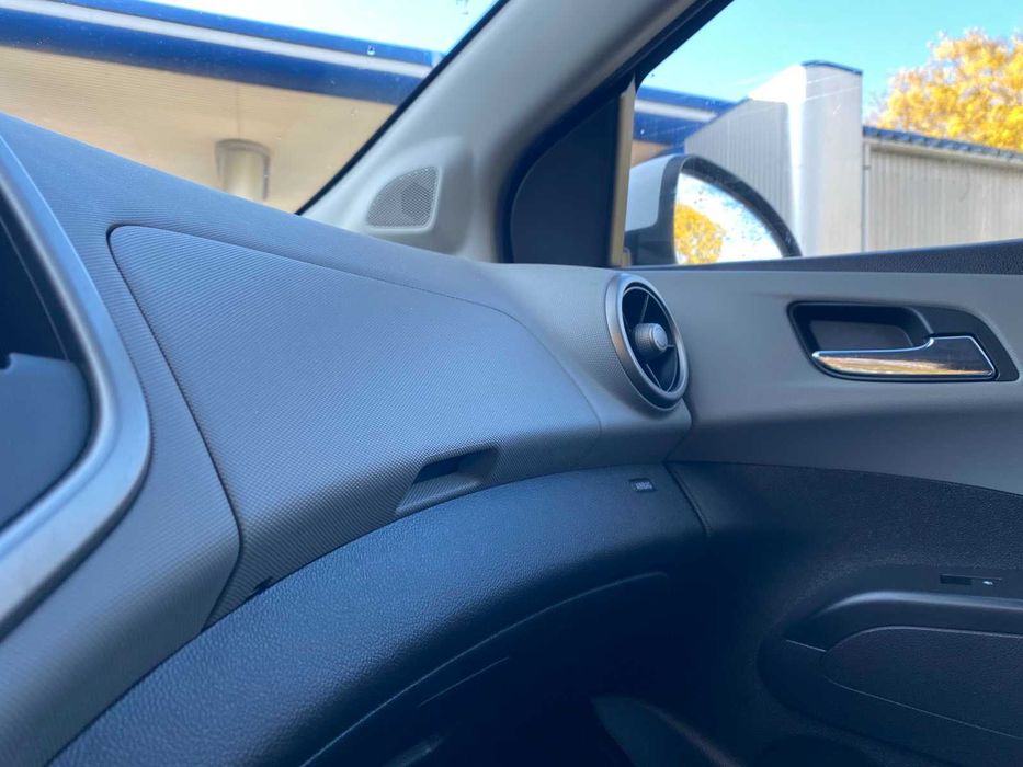 Chevrolet Aveo 2012 року 1.2/бензин