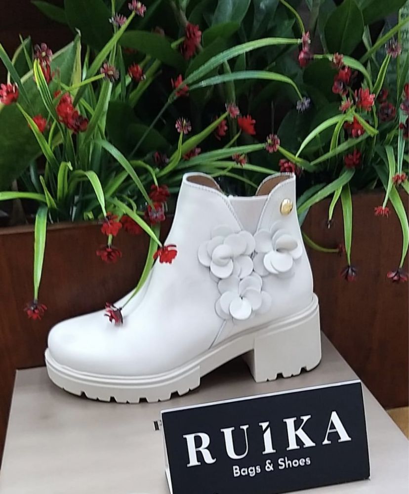 Botas da marca Ruika