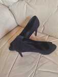 Sapatos pretos com salto
