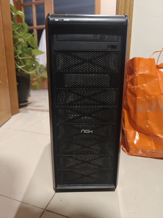 Torre com ryzen 5 3600x + motherboard+ 16gb ram