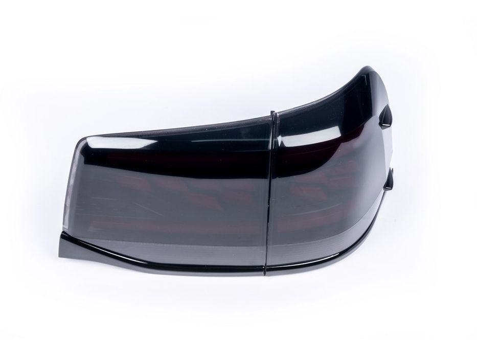 Toyota LandCruiser 200 Задняя оптика 2016+ (Sequential Black)