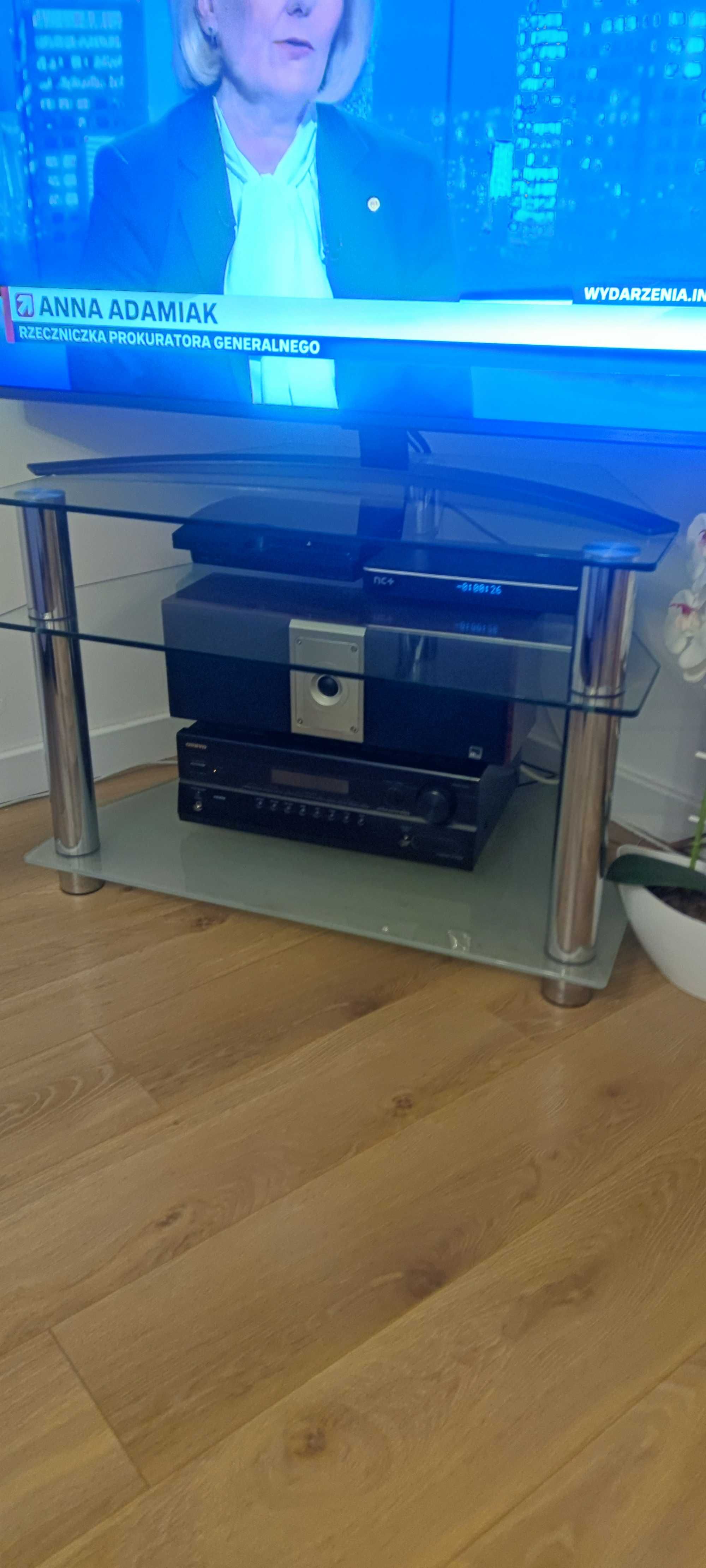 Stolik RTV pod telewizor.