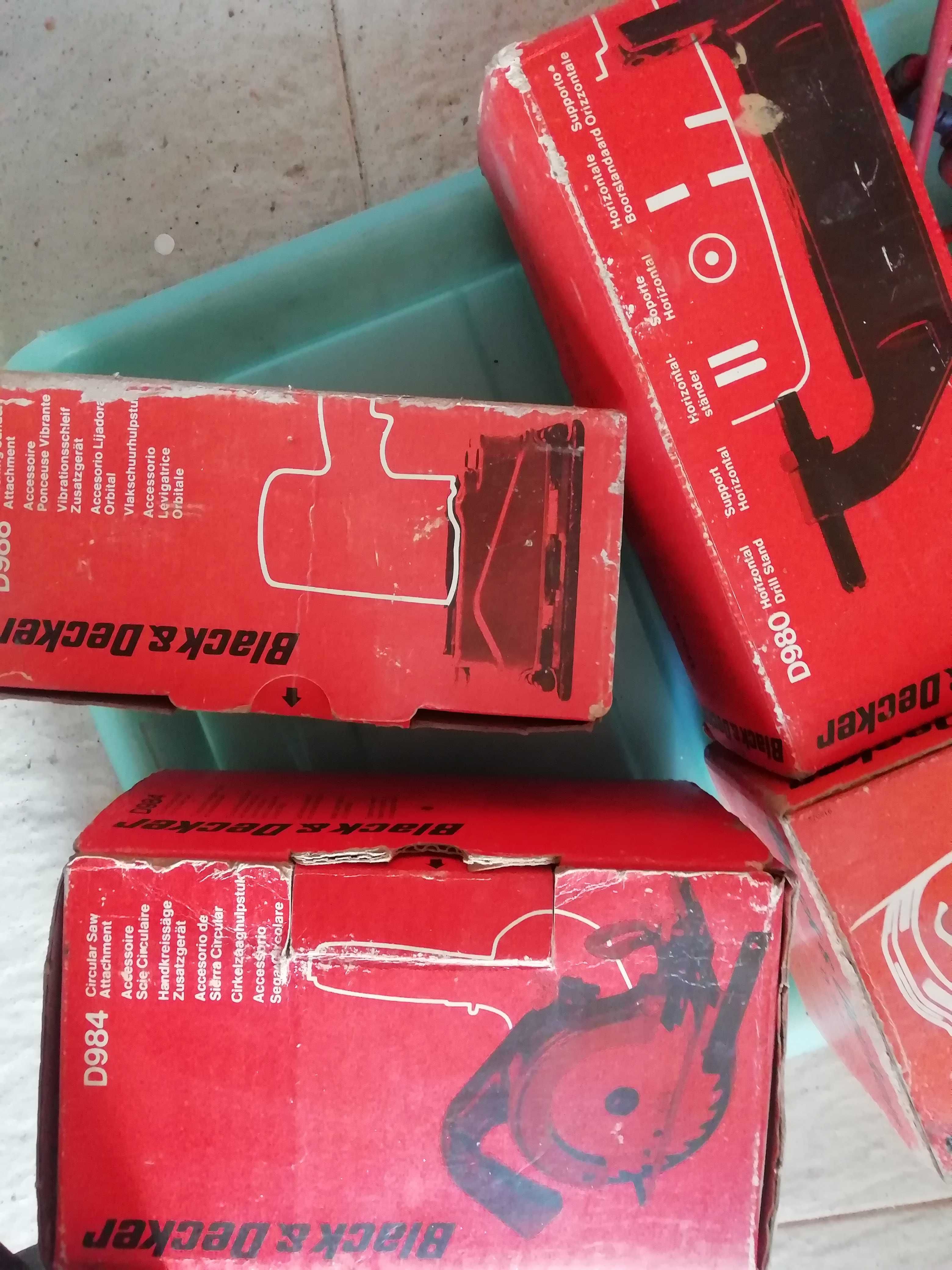 Berbequins x2 Black & Decker e seus acessórios nas caixas com manuais