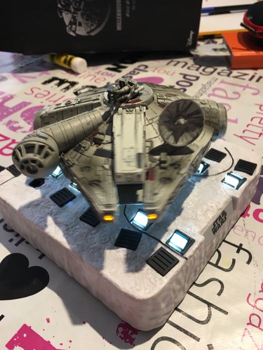 Star Wars Millennium Falcon Egg attack