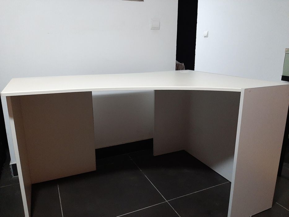 Nowoczesne biurko narożne Meblik z prawdziwego drewna