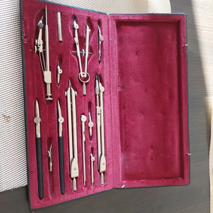 Zestaw kreślarski KIN jak nowy