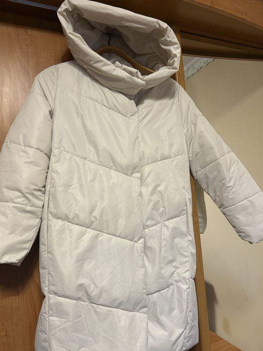 Курточка світлого кольору