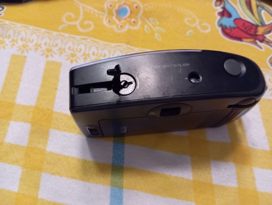 Vendo máquina fotográfica analógica da fugi FZ 5 35mm COMPACT CAMERA