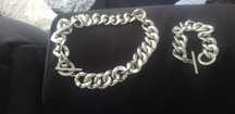 Colar e pulseira em fantasia