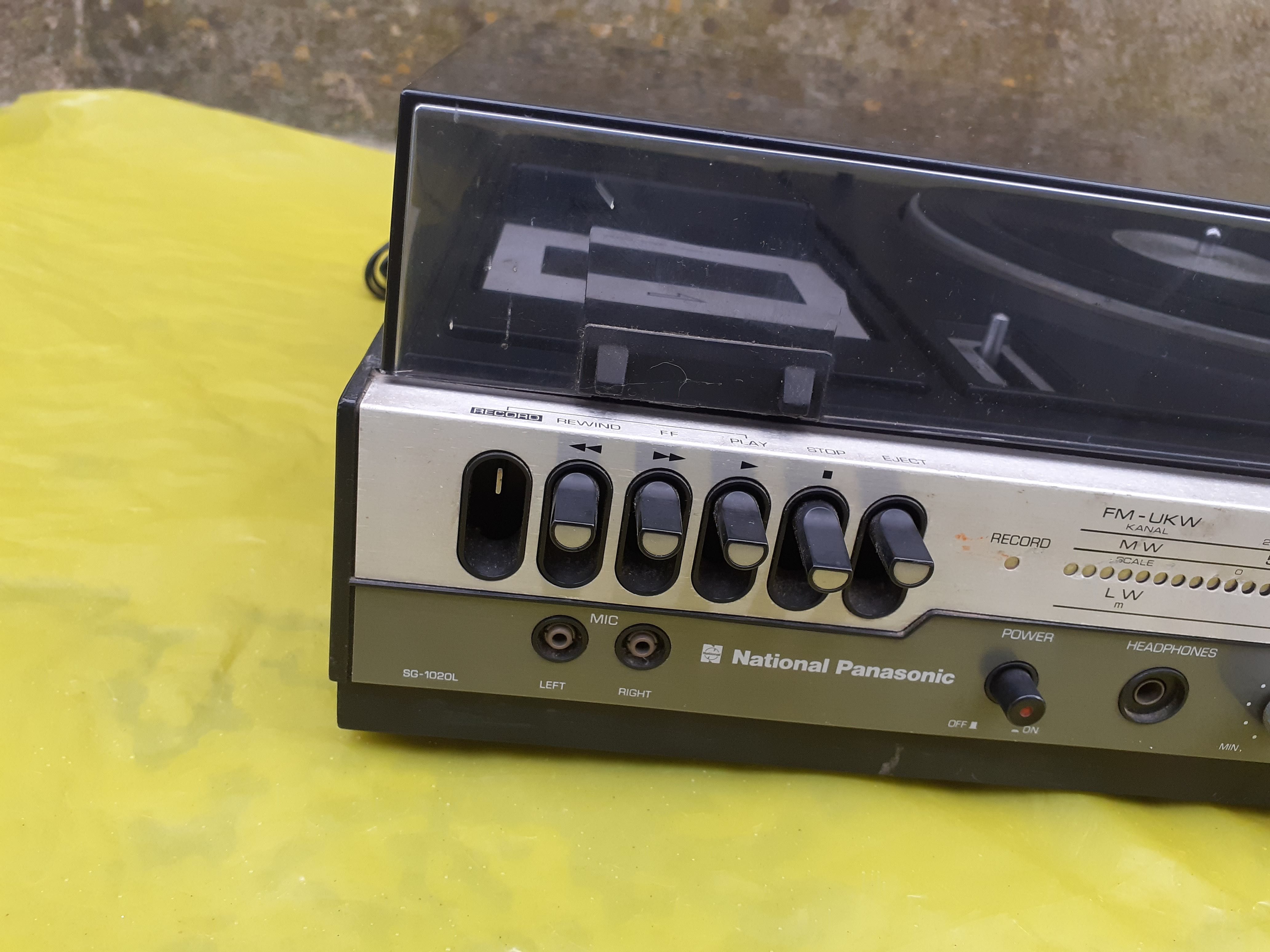 Giradiscos e radio - National Panasonic SG-1020l