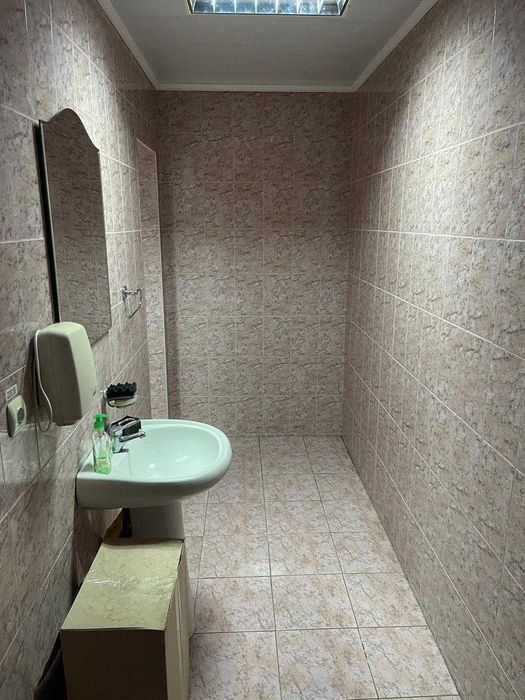 Продається 5-поверховий офісний центр з ремонтом у Вінниці