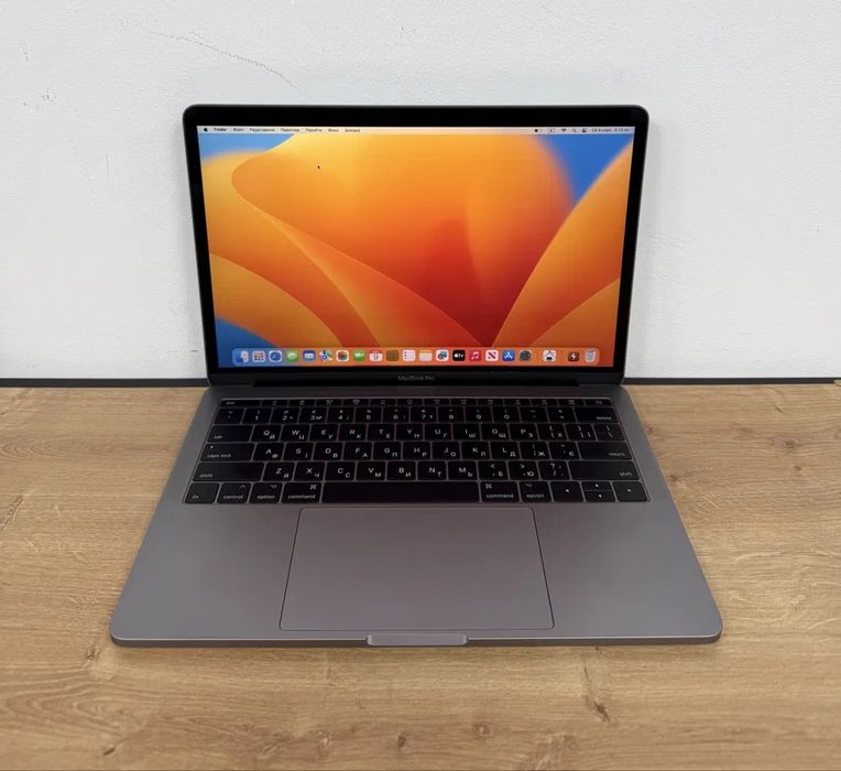 MacBook Pro 2019 13 i5 / 16GB /256 GB/ Touch Bar /